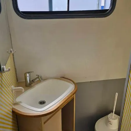 Botel Bateau à Quai Avec Kitchenette - 4 Pers. - Api-1-46-29