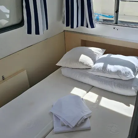 Botel Bateau à Quai Avec Kitchenette - 4 Pers. - Api-1-46-29